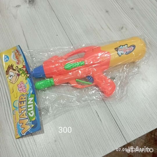 Водные пистолеты, мячи и т.д