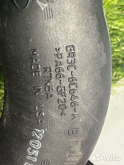 Патрубок интеркулера Ford Mustang 6 S550 рест