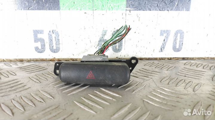 Кнопка аварийной сигнализации Mitsubishi Carisma 2