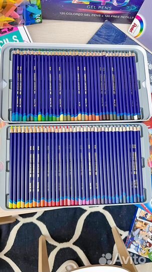 Акварель, карандаши, пастель, гелевые ручки