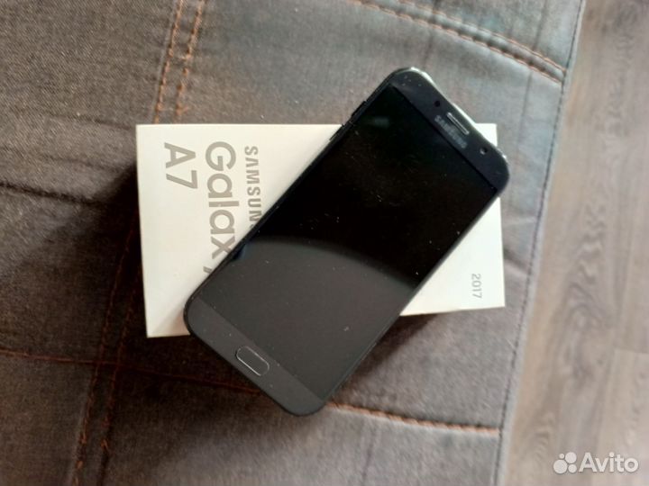 Samsung Galaxy A7 (2017) SM-A720F/DS, 3/32 ГБ
