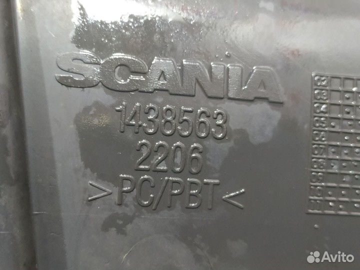 1438563 Планка над фарой левая Scania 5-series