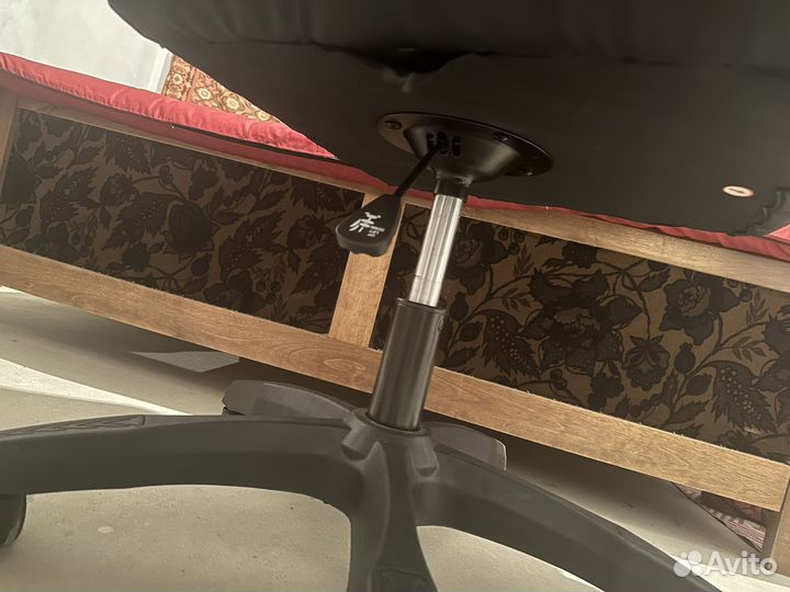 Компьютерное кресло