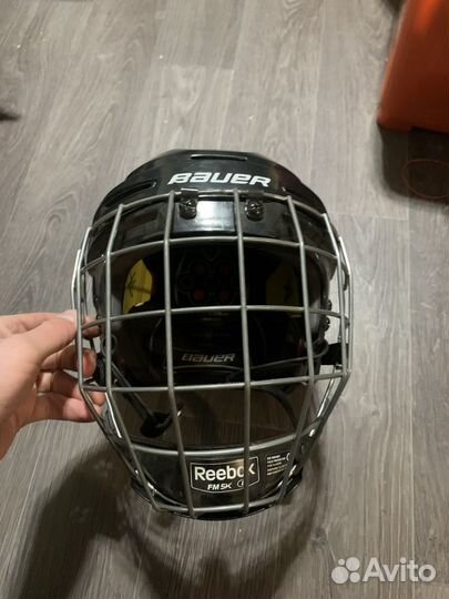 Хоккейный шлем