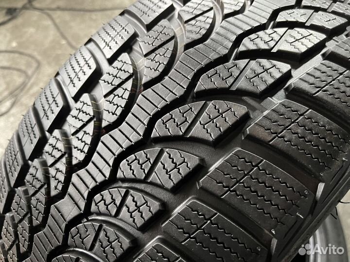 Bridgestone Blizzak LM-32 225/40 R18