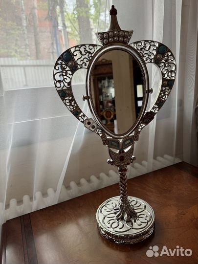 Baigal mirror