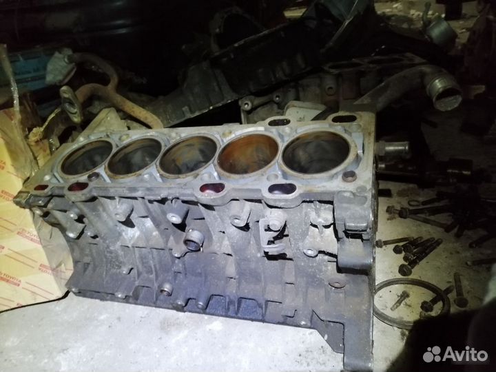 Блок двигателя B5244S Volvo s80 s60