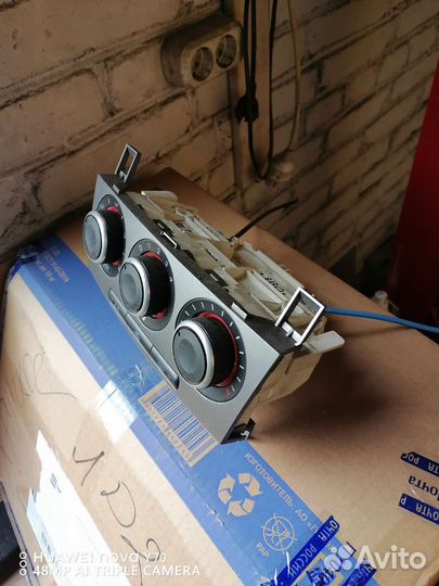 Блок управления отопителем Мазда 3 бк