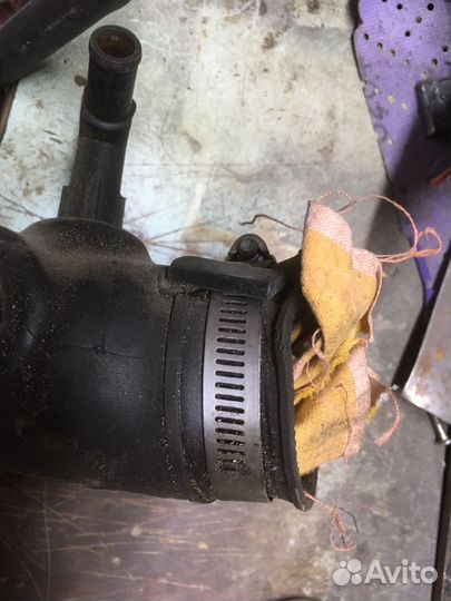 Патрубок впускной