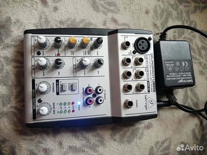 Микшерный пульт Behringer UB 502