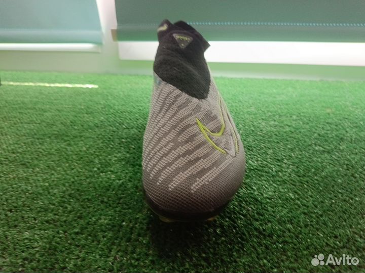 Футбольные бутсы nike phantom gx