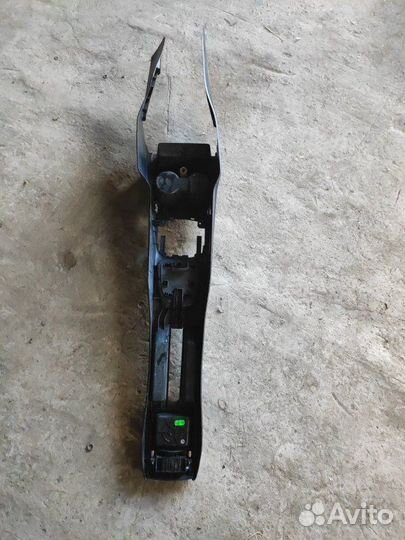 Консоль между сидений Volkswagen Polo седан cfna