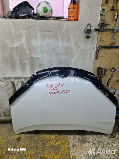 Капот wish 2012