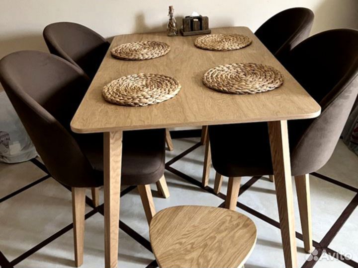 Кухонный стол из натуральной древесины