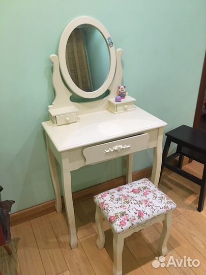 Туалетный столик с зеркалом детский