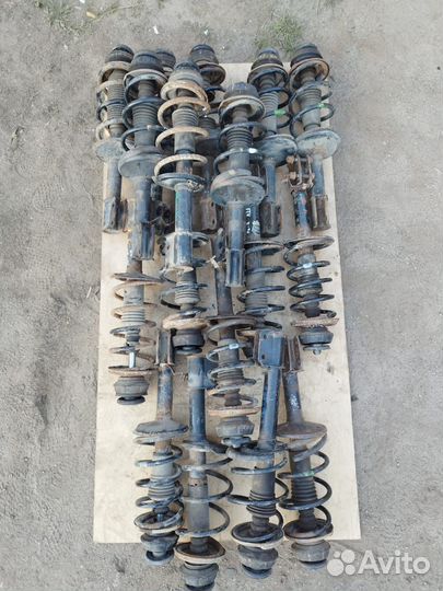 Передняя стойка Renault Logan 1