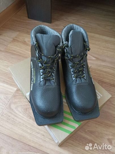 Лыжные ботинки Spine