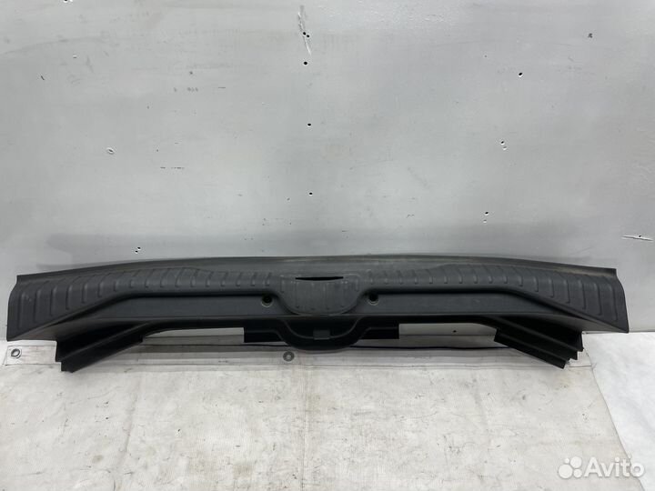 Накладка замка багажника Citroen C3 Picasso 2010