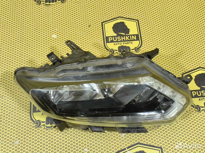 Фара правая Nissan X-Trail