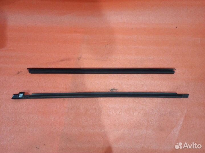Бархотка. Уплотнитель стекла двери Volkswagen polo