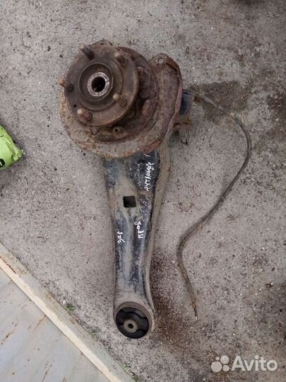 Кулак задний правый Mitsubishi Outlаnder 1