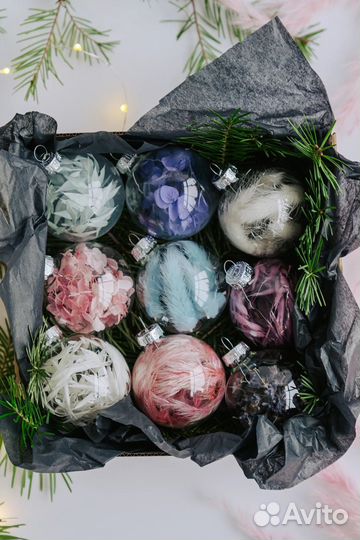 Елочные игрушки с цветами