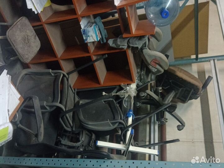 Офисная мебель б/у. шкаф тумбы столы кресла