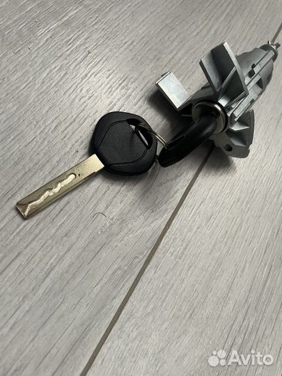 Личинка с ключами водительская bmw e53