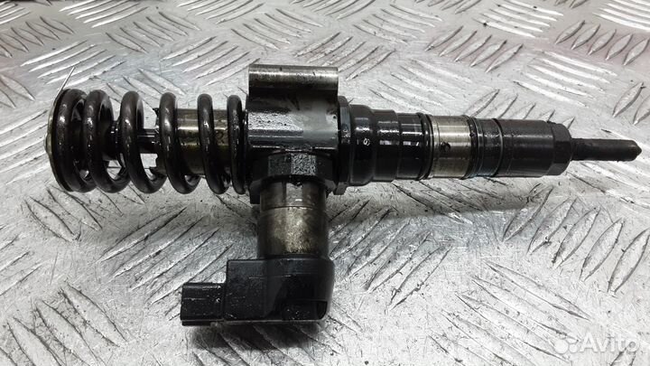 Форсунка дизельная volkswagen passat B6 2005-2009