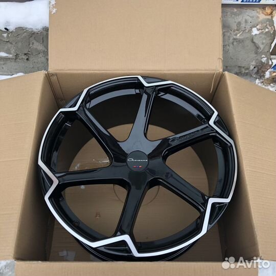 Диски Giovanna Dalar X R22 на Range Rover Sport