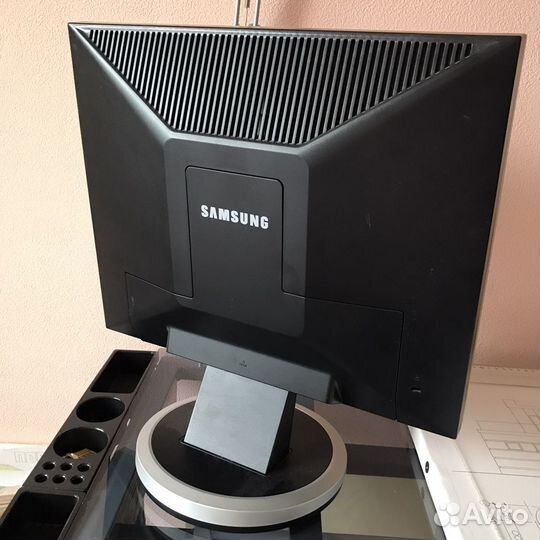 Монитор Samsung syncmaster 940n