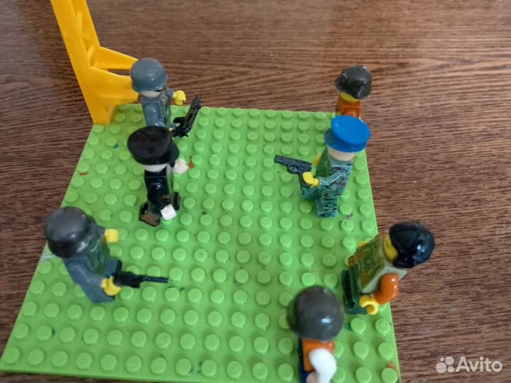 Продаю lego фигурки и т.д