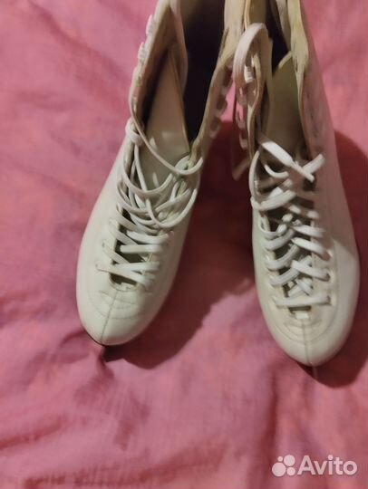 Коньки фигурные 38 размер