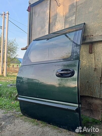 Дверь на chrysler voyager