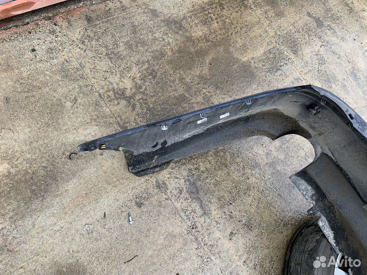 Задний бампер Toyota Majesta 186