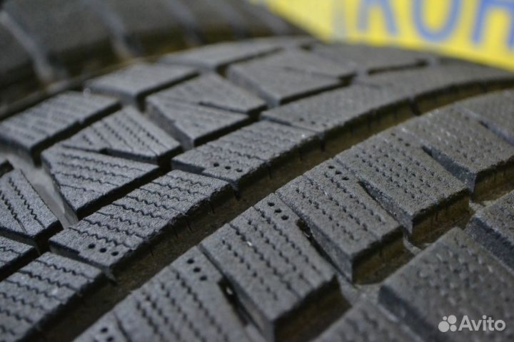 Bridgestone Blizzak Revo GZ 215/45 R17