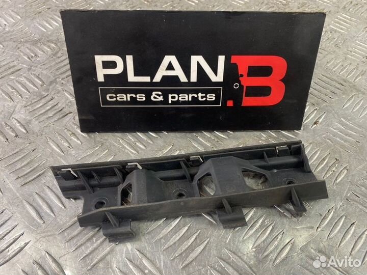 Крепление бампера правое Volkswagen Passat B6