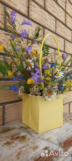 Букет из полевых цветов