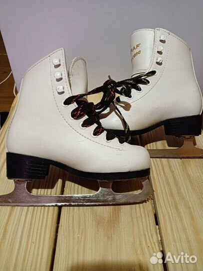 Коньки фигурные 27 размер