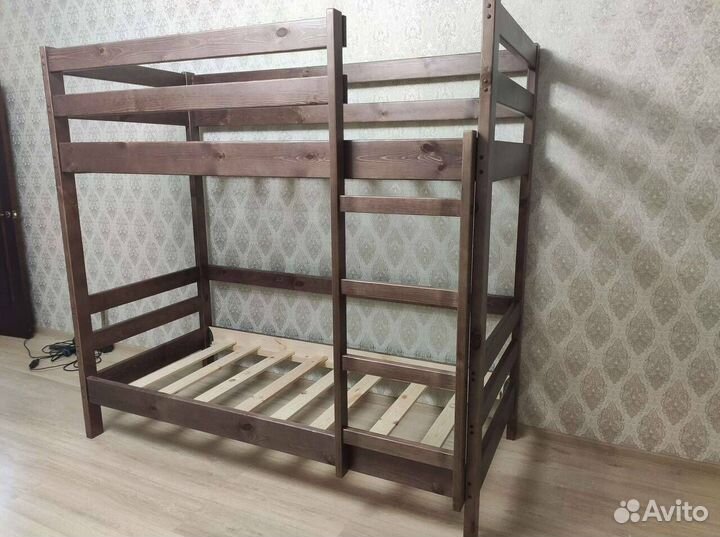 Кровати из массива дерева