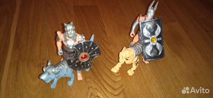 Фигурки сторических олдатов с волками