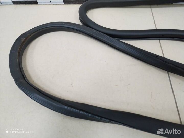 Уплотнитель проема двери задней левой Volkswagen T