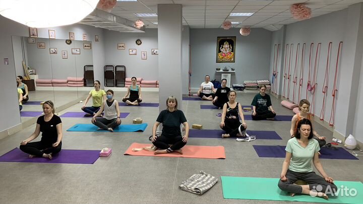 Йога Айенгара на Западном