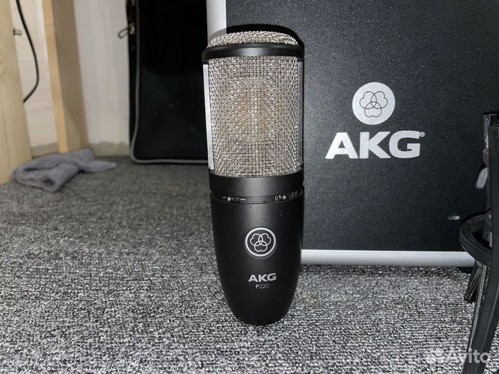 AKG P220 Студийный Микрофон