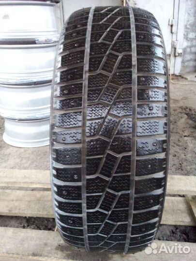 Kumho I'Zen Stud Snow KW11 225/60 R16
