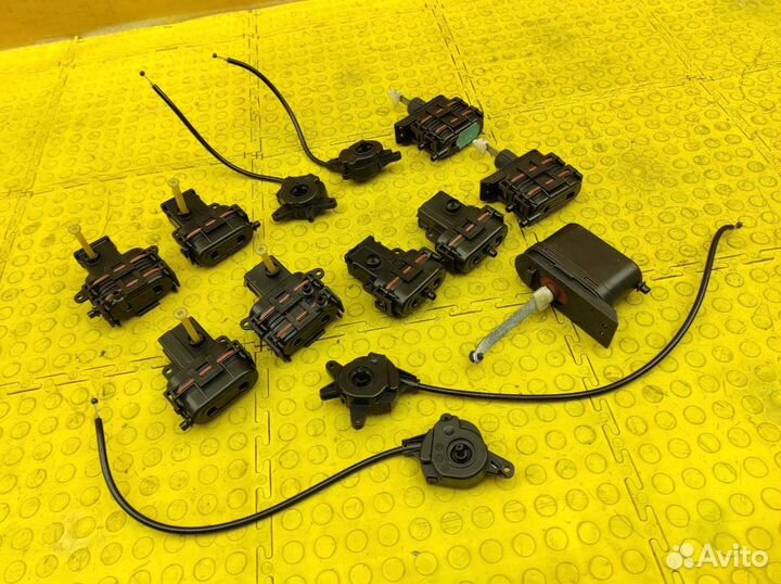 Моторчики заслонок отопителя Mercedes-Benz W140