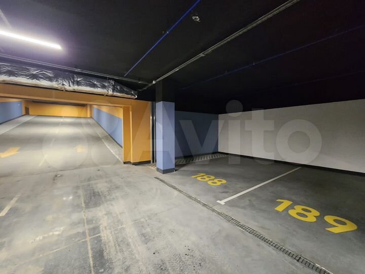 Машиноместо, 25 м²