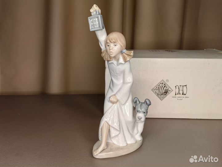 Статуэтка NAO by lladro Девочка с фонарем и собако