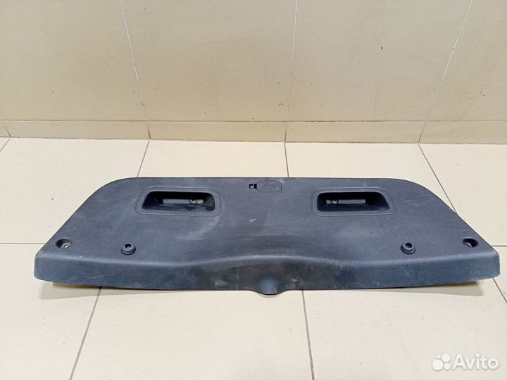 Обшивка двери багажника Solaris 2010-2017