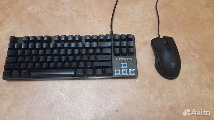 Игровая клавиатура и мышь